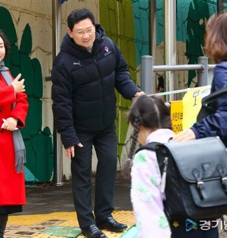 이상일 용인특례시장, 서원초 교통지도봉사 참여