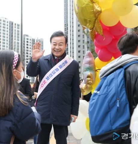 김성제 의왕시장, 의왕푸른초등학교 학생 첫 등굣길 맞이해