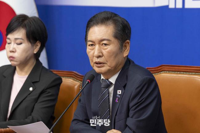 정청래 당대표가 2025.10.20.(월) 국회 본청 당대표회의실에서 열린 최고위원회의를 주재하고 있다.