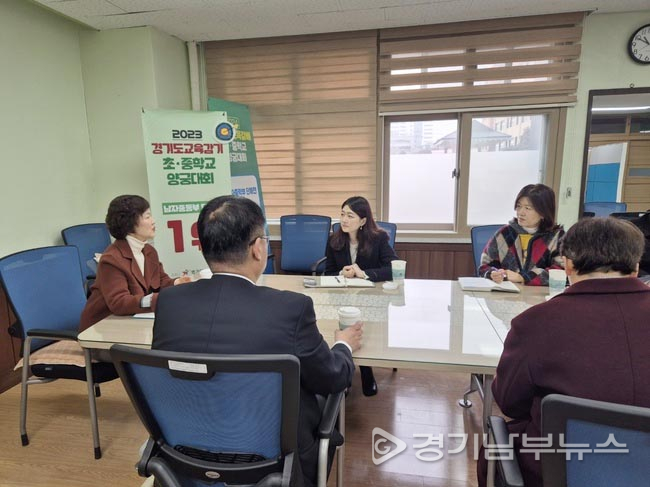 교육 현장의 목소리를 청취하는 경기도의회 장윤정 의원