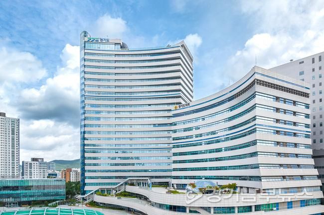 경기도가 전세사기 피해를 예방하고 도민이 안심할 수 있는 부동산 거래 환경을 조성하기 위해 10월 27일부터 12월 19일까지 `2025년 하반기 공인중개사 민 · 관 합동 점검`을 실시한다.