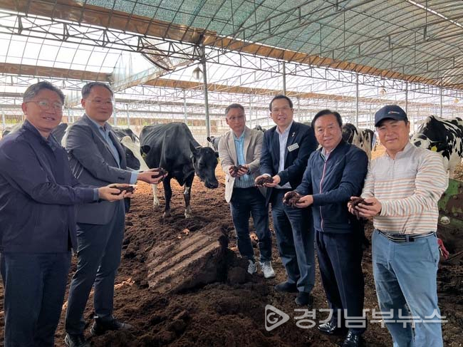 이오수 경기도의원, 피트모스 활용한 축산환경 실증시험 현장 점검