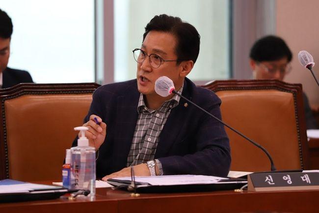 국회 국토교통위원회 신영대 의원(더불어민주당 · 전북 군산시 · 김제시 · 부안군갑)
