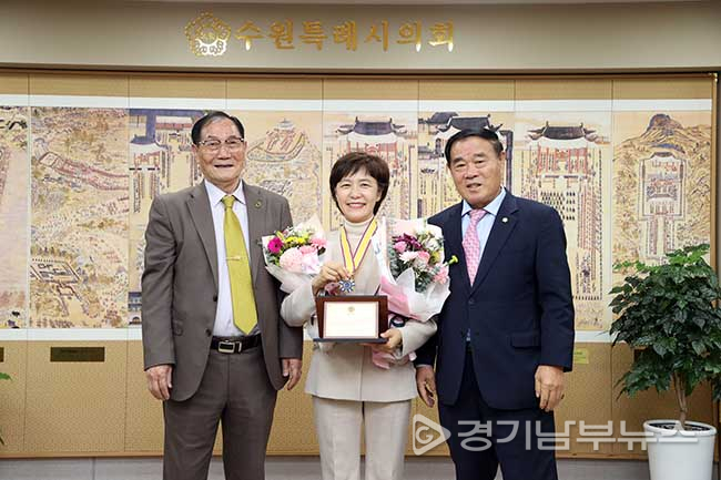 수원특례시의회 보건복지위원회 사정희 의원 (중앙)