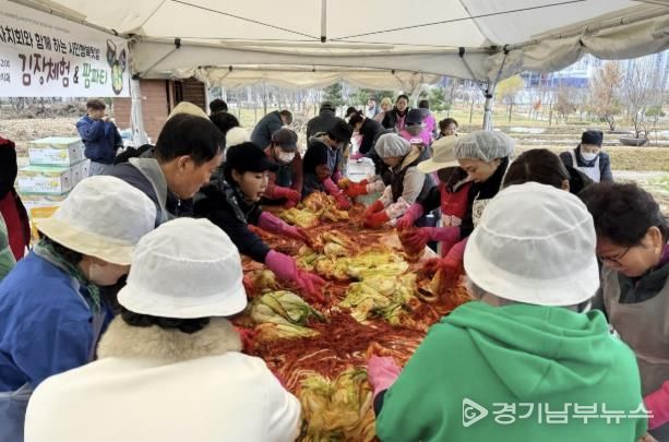 시흥시 배곧2동 주민자치회, 김장 나눔으로 지역사회에 온정 전달