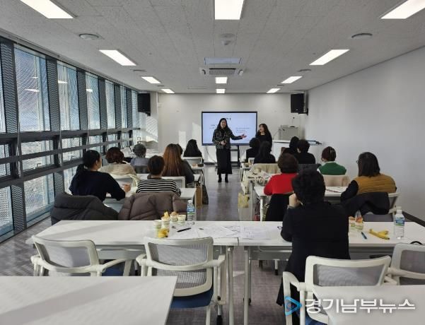 동두천시 오르빛도서관, 하반기 시니어 그림책 지도사 양성과정 성료