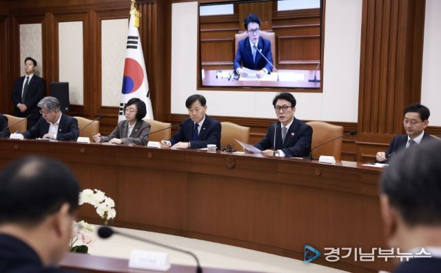 김민석 국무총리가 10일 세종대로 정부서울청사에서 열린 국가정책조정회의를 주재, 모두발언을 하고 있다.(국무조정실)