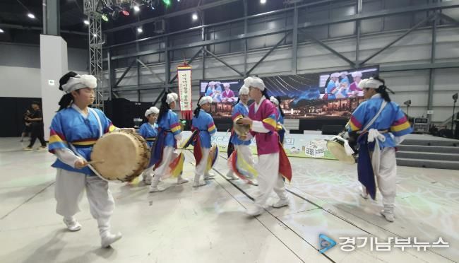안성교육지원청 안성맞춤 바우덕이풍물 공유학교, 온동네 교육기부 박람회 초청 공연 펼쳐