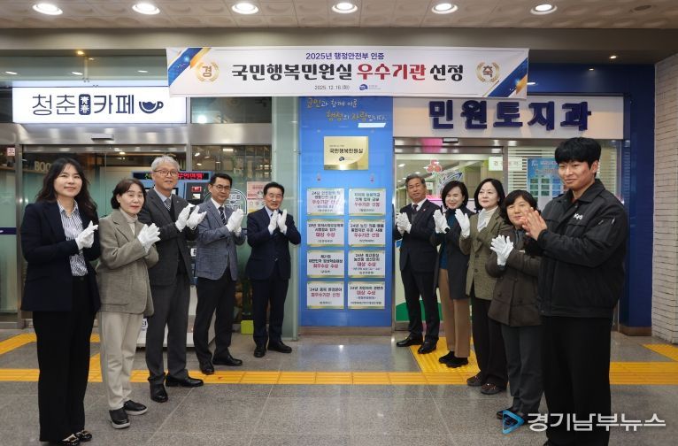 진천군 국민행복민원실 재인증 현판제막식