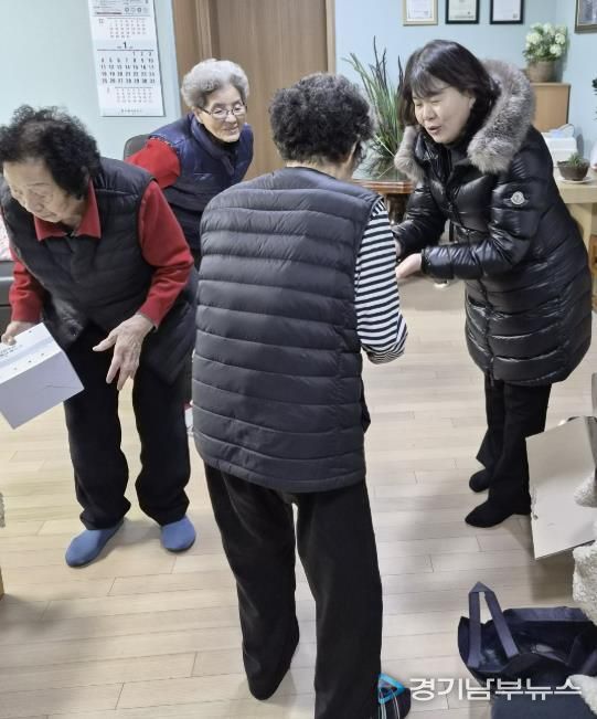 수원시 영통구 광교1동, 관내 경로당 21곳 한파쉼터 점검 및 방한용품 지원
