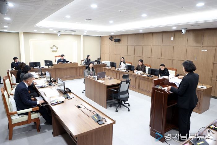 수원특례시의회 보건복지위원회 조례안 안건심사