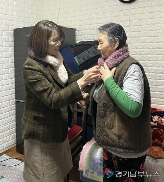 수원시 팔달구 우만1동 새마을문고회, 사랑의 털목도리 나눔으로 따뜻한 온기 나눠