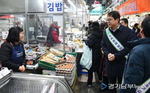 수원시 영통구, 전통시장 장보기로 민생 물가 챙긴다! 설 앞둔 구매탄시장에 발길…