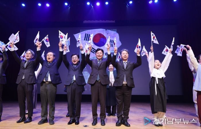 부천시는 3월 1일 시청 어울마당에서 ‘제107주년 3·1절 기념식’을 열었다.