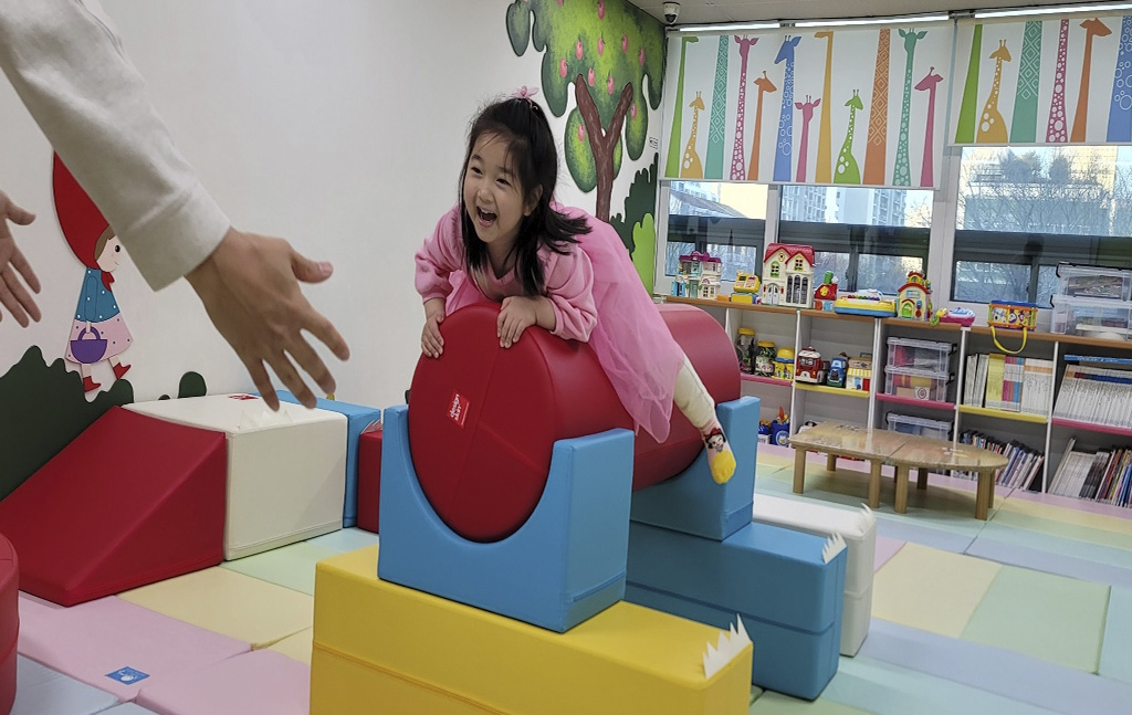 자녀와 양육자들이 모여 육아 정보를 공유하고 즐거운 놀이가 가능한 ‘경기육아나눔터’