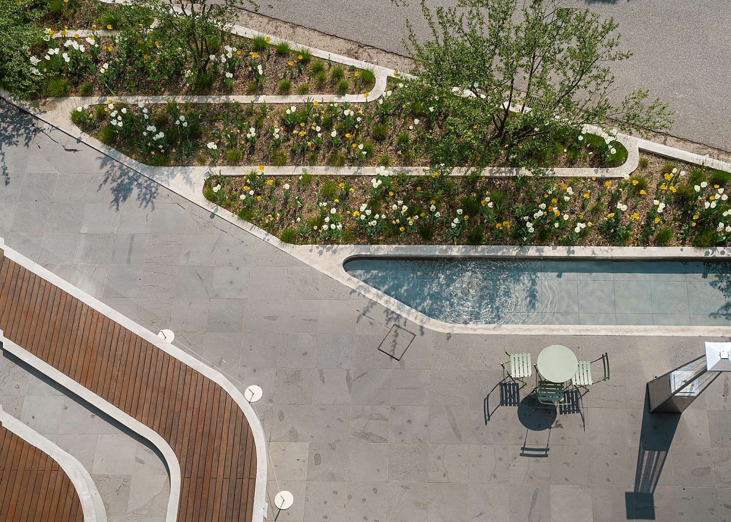 르디투어 위에서 내려다 본 모습. 아메리칸건축상을 수상한 곽희수 건축가가 설계했고 제1회 수원디자인 대상에 선정됐다. 광교의 명소다. 사진: 르디투어 SNS