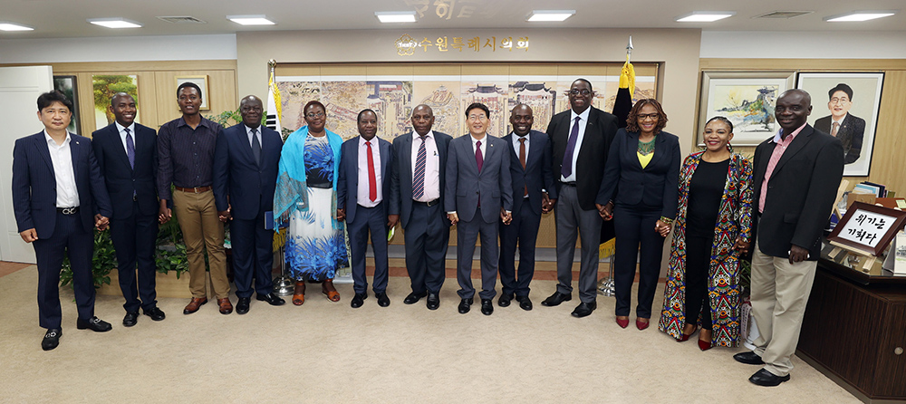 수원특례시의회 김기정 의장, 아프리카 3개국 고위공직자와 환담