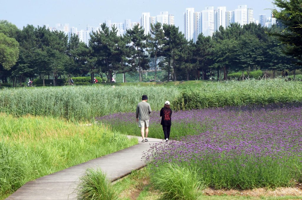 '오늘 여기 오길 잘했다’는 문구로 내 마음을 대변한 포토존에서 향긋한 여름 추억 ‘찰칵