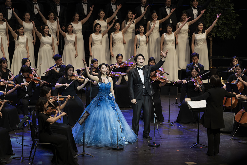 그라시아스합창단과 오케스트라 협연의 소프라노 이민주 독창회. 사진: 그라시아스합창단