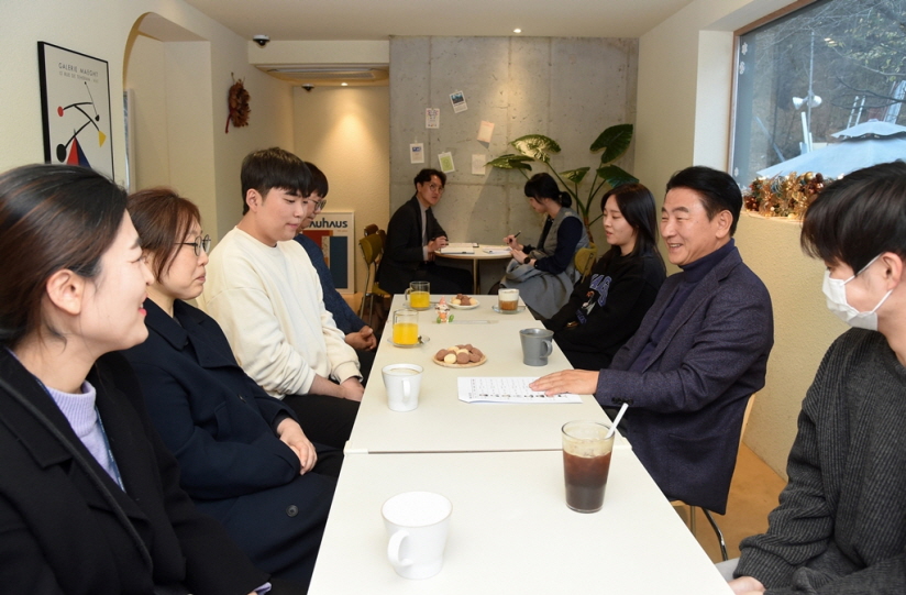 김동근 시장, 카페 무지개로 직원들의 추운 마음 녹여