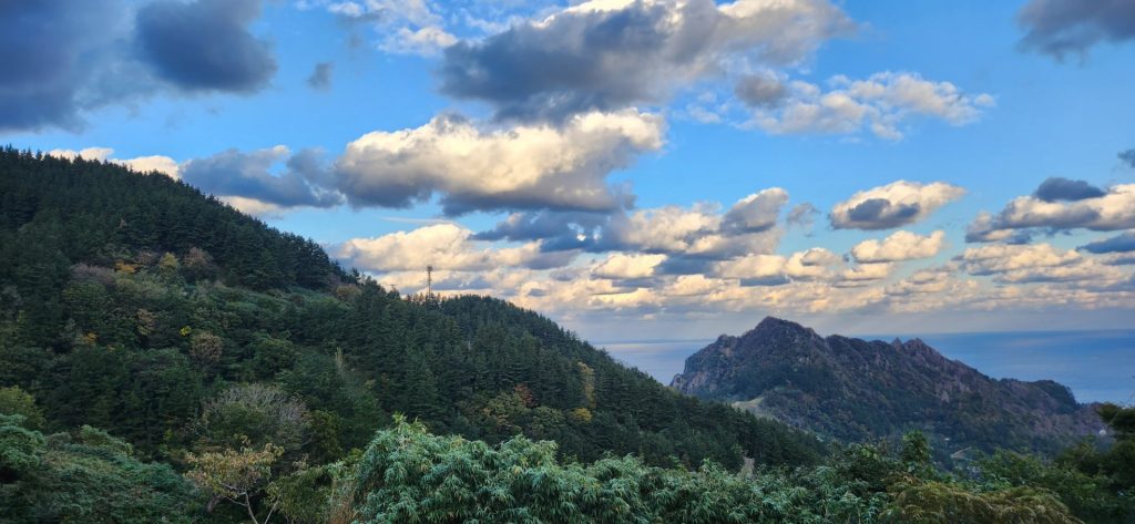 전망대에서 본 울릉도 하늘과 자연경관 사진: 배건일, 경기남부뉴스