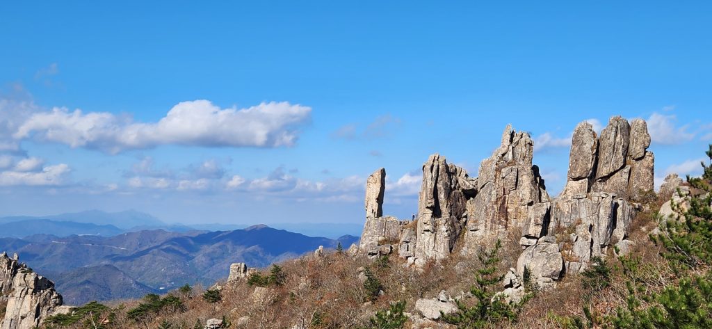 천관산의 암봉들 사진: 배건일, 경기남부뉴스