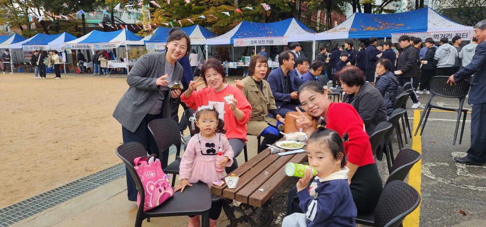 녹색글로벌민간단체와 글로벌외국인지원센터가 5일(일) 지역주민과 다문화가족을 위한 ’우리마을 행복나눔 바자회‘를 열었다.