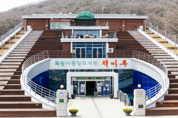 중앙도서관 전경