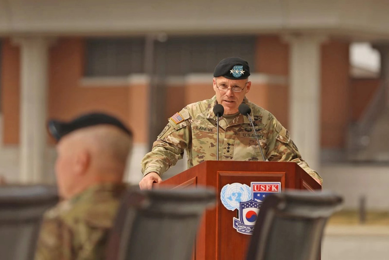 신임 크리스토퍼 C. 라니브 미8군사령관 (캠프 험프리스, 사진: Joel Salgado하사)