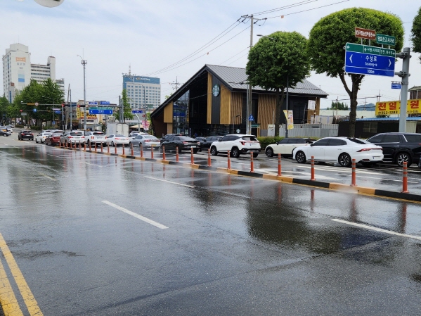 노면빗물분사시스템을 가동된 도로(경수대로)모습.