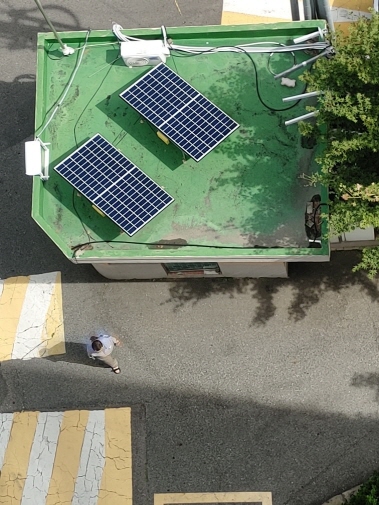 경비실 옥살에 설치한 미니태양광