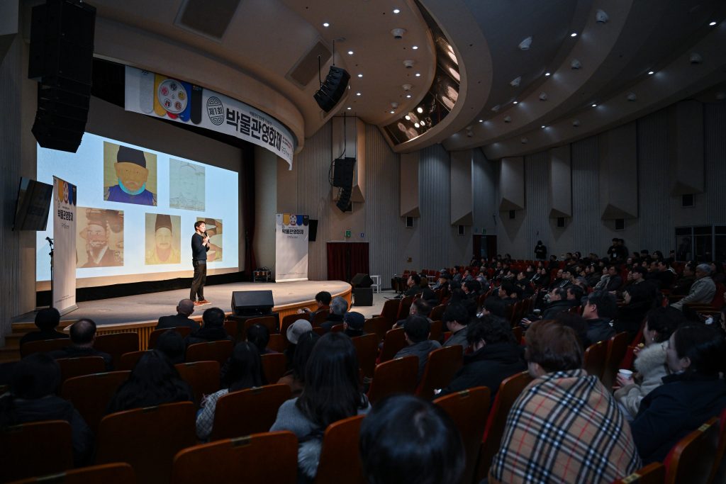 영화 <관상> 상영 후 진행된 학예사 토크콘서트