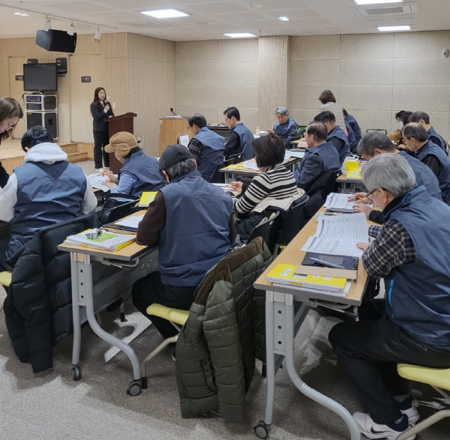 수원시 팔달구 어르신들 키오스크 교육 지원 나선다