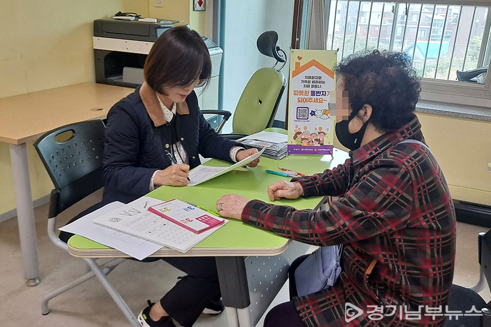 올해 3월 안양동의 한 복지관에서 진행된 찾아가는 치매 조기검진