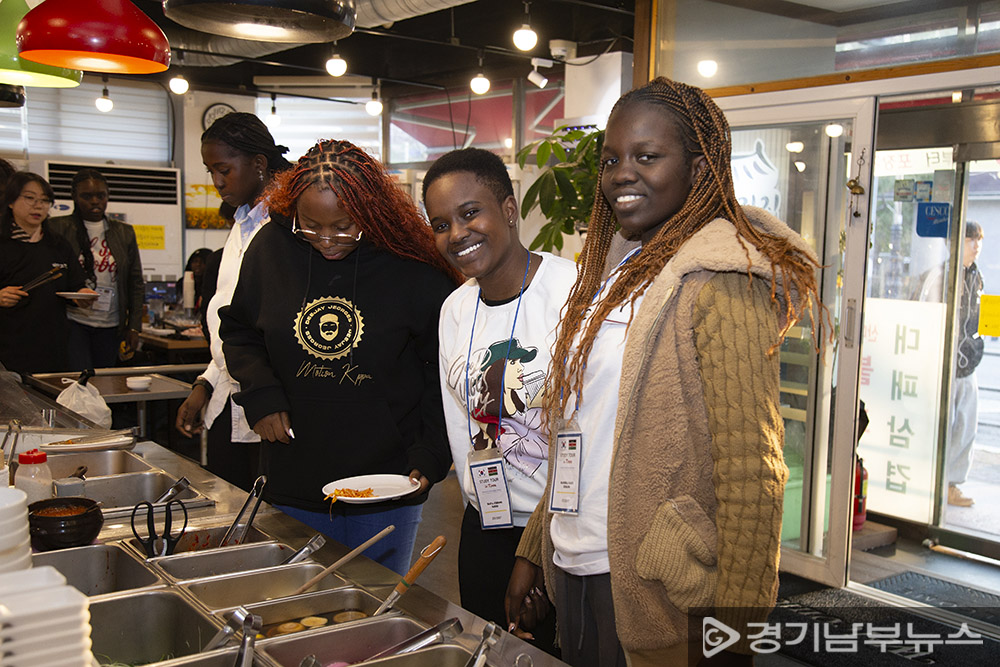 케냐 메리힐 여자고등학교 학생들