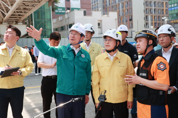 이상일 시장 서천동 크레인 전도 현장방문