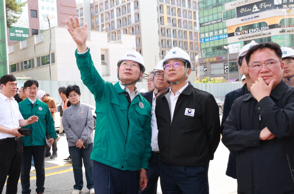 이상일 시장 서천동 크레인 전도 현장방문