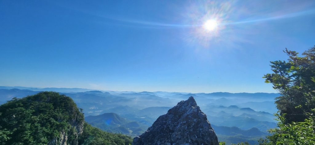 금수산에서 바라본 산그리메 사진: 배건일, 경기남부뉴스