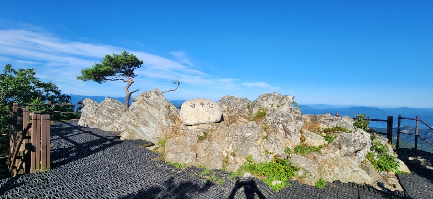 금수산 정상석 사진: 배건일, 경기남부뉴스