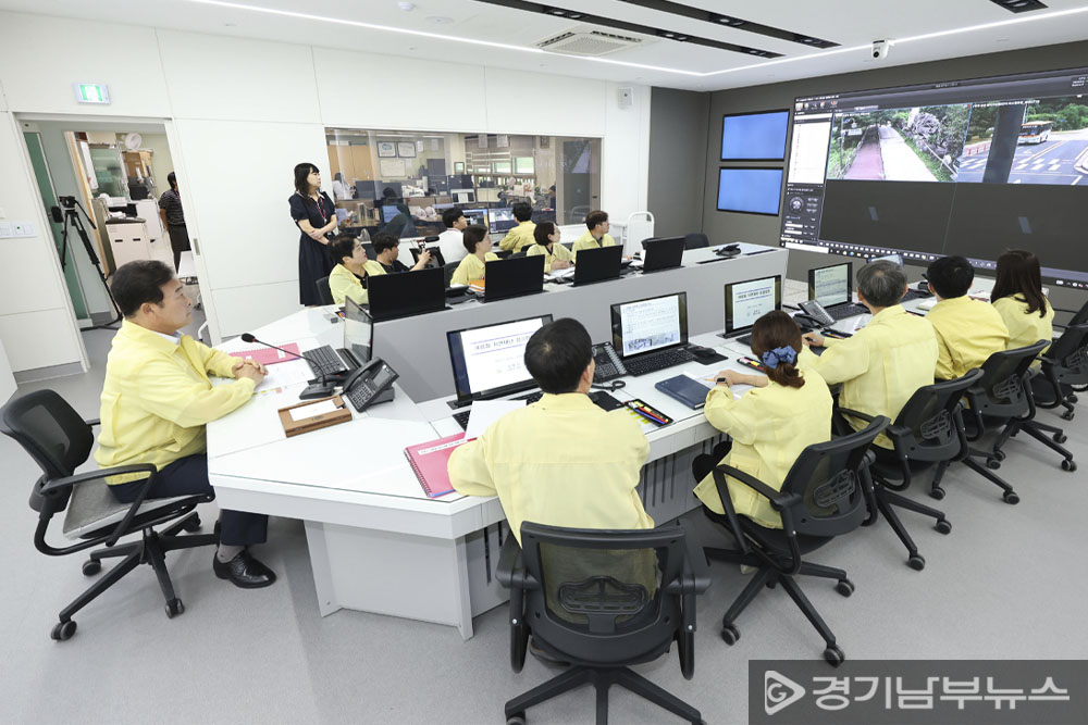 김성제 시장은 재난안전상황실을 개소하며 재난 현장의 대응력을 적극 확보하고 있다. 2025.07.24